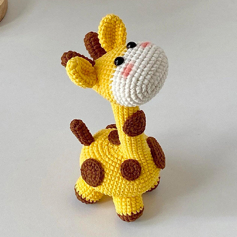 DIY Crochet Giraffe Keychain Kit – 3D Handmade Yarn Doll Pendant Craft Set & Gift