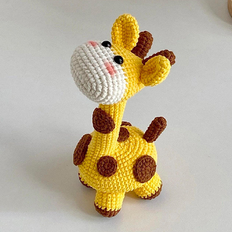 DIY Crochet Giraffe Keychain Kit – 3D Handmade Yarn Doll Pendant Craft Set & Gift